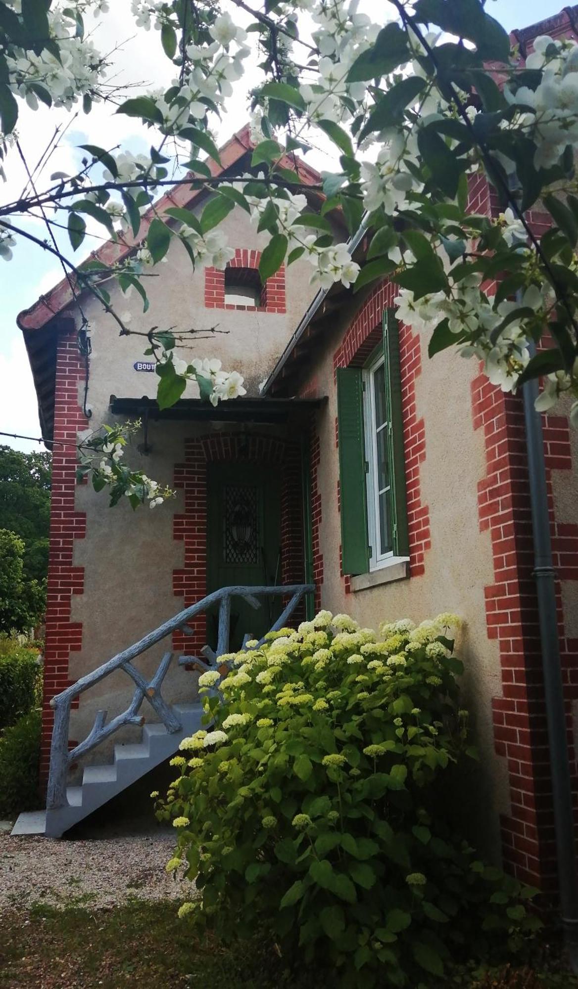Maison " Bouton D'Or" Au Bord De L'Eau, A 10 Mn De Tours , Meuble Classe Une Etoile แซงต์-อแวร์แตง ภายนอก รูปภาพ